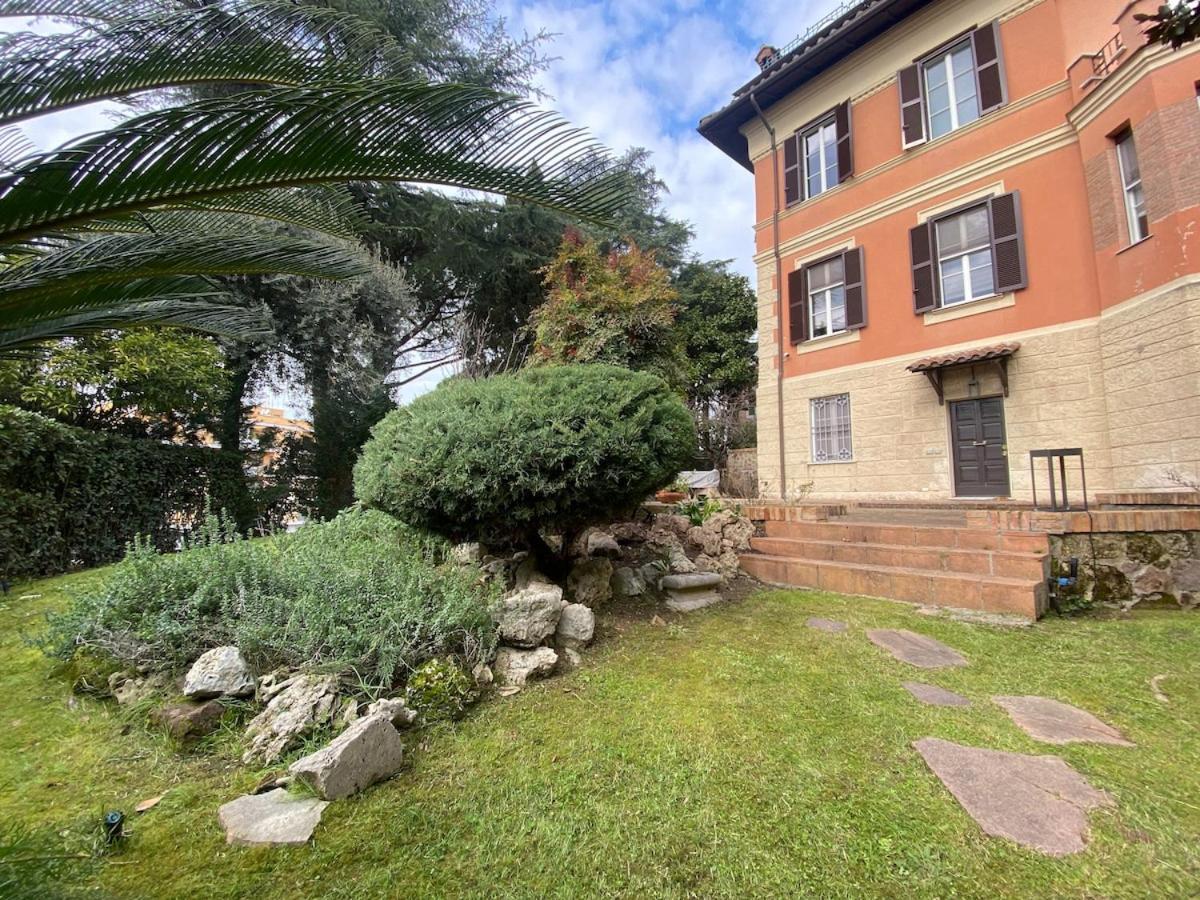 Garden Apartment *